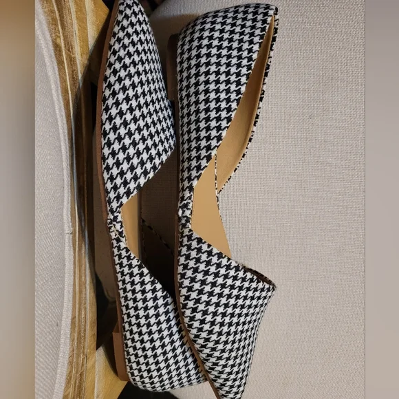 J. Crew Houndstooth Flats are  in a size 11 - Picture 3 of 6